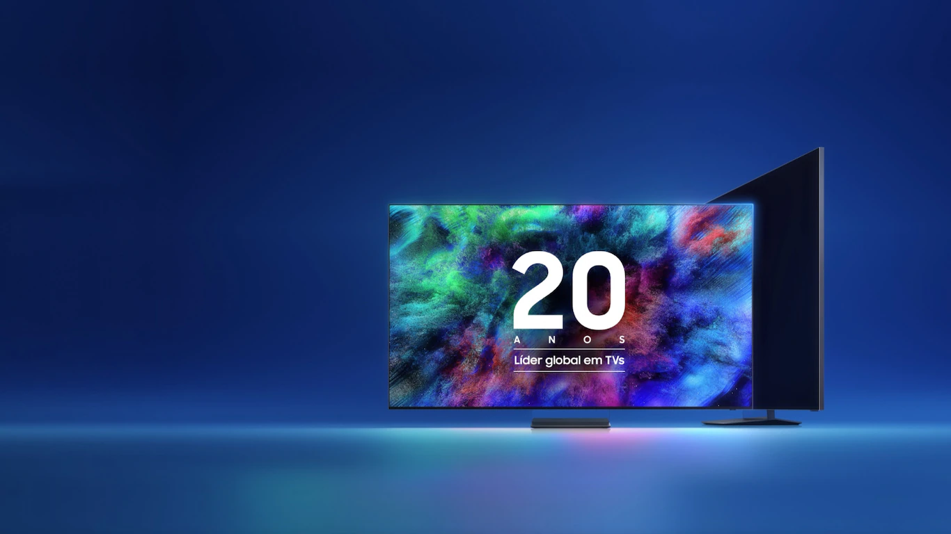 Duas TVs estão dispostas de forma a formar o número 1. Na tela da TV, um emblema destaca os 20 anos como líder global no setor de televisores.
